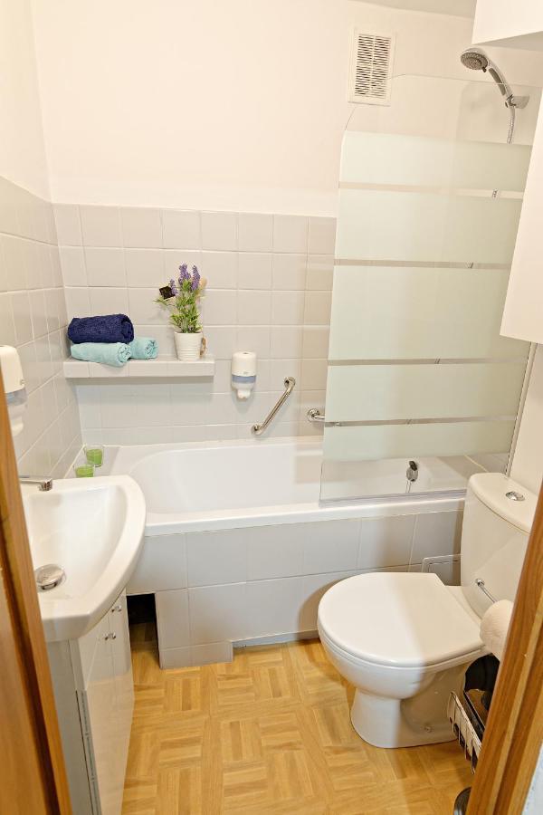 Apartament Pod Krasnalem Wroclovkiem Lägenhet Wrocław Exteriör bild